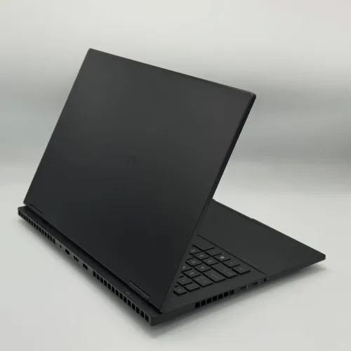 HP OMEN 16 / RYZEN 7 7840H / 16Go DDR5 / 512SSD / NVIDIA RTX 4060 8Go / 16 FHD 165Hz