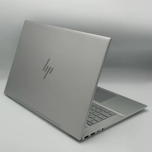 HP ENVY 17 / i7-1195G7 / 16 Go / 1 To SSD / MX450 / 17.3 FHD