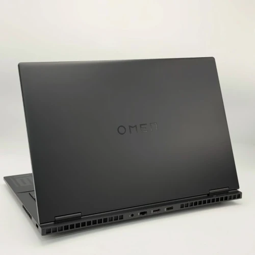 HP OMEN 16 / i7-13620H / RTX 4070 / 16 Go DDR4 / QHD 240Hz