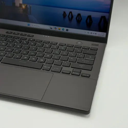 ASUS ROG ZEPHYRUS G14 / Ryzen 7 7735HS / RTX 4060 / QHD+ 165Hz