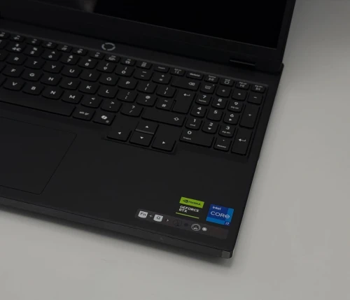 LENOVO LEGION 5 OLED / 13th I7-13650Hx / 24Go DDR5 / 1To SSD / NVIDIA RTX 5050 8Go / 15.1 165Hz