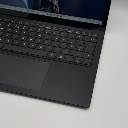 Microsoft Surface Laptop 4 / i7-1185G7 / 16 Go DDR4X / 256 Go SSD / 13.4 2.2K Tactile