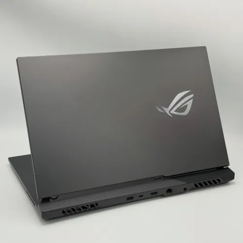 ASUS ROG Strix G17 / Ryzen 7 5800H / RTX 3050 Ti / 17 144Hz RGB
