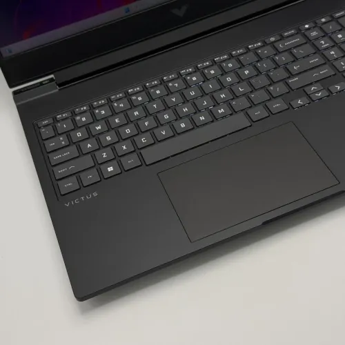 HP Victus 16 / i7-14650HX / 16 Go DDR5 / RTX 4070 / QHD 240Hz