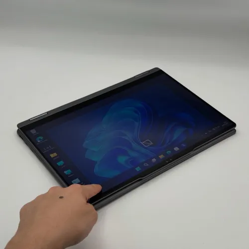 Lenovo Yoga 7 2-in-1 / Ultra 7 256V / 16 Go DDR5 / OLED 2.8K x360