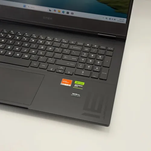 HP OMEN 16 / RYZEN 7 7840H / 16Go DDR5 / 512SSD / NVIDIA RTX 4060 8Go / 16 FHD 165Hz