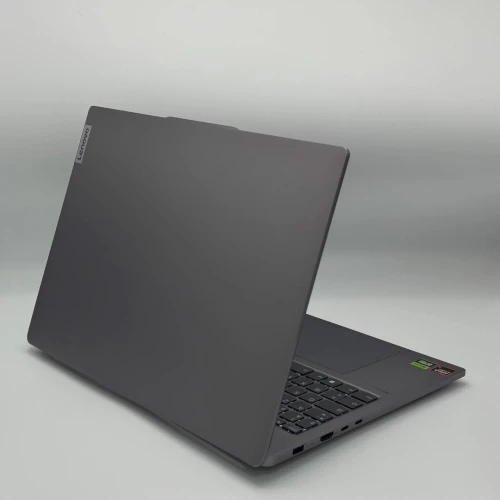 LENOVO IDEAPAD PRO 5 OLED /NVIDIA RTX 4050 /RYZEN 7 8840Hs /16Go DDR5 /512Go SSD /16 2K OLED