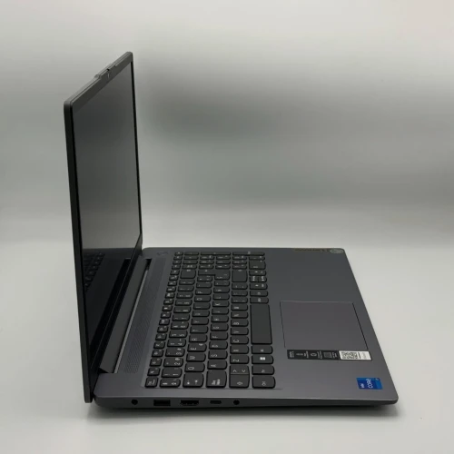 Lenovo IdeaPad Slim 3 / i7-13620H / 16Go DDR5 / 1To SSD NVMe / 15.6 FHD