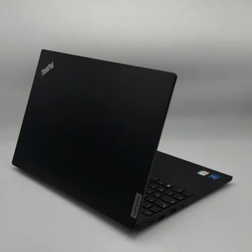 Lenovo Thinkpad E15 / i7-1255u