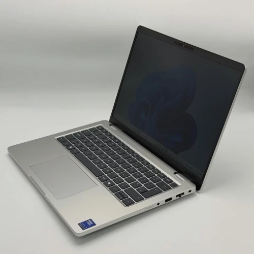 Dell Pro 14 Plus / Intel Ultra 5 235U / 16 Go / 256 Go SSD NVMe / 14 FHD+