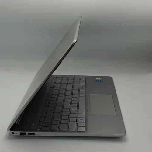 HP Laptop 15 / i5-1155G7 / 8 Go DDR4 / 512 Go SSD / 15.6 FHD