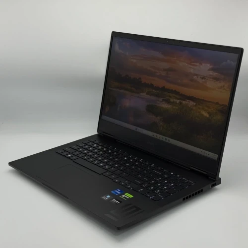 HP OMEN 16 / i7-14650HX / RTX 4070 / 16 Go DDR5 / QHD 240Hz