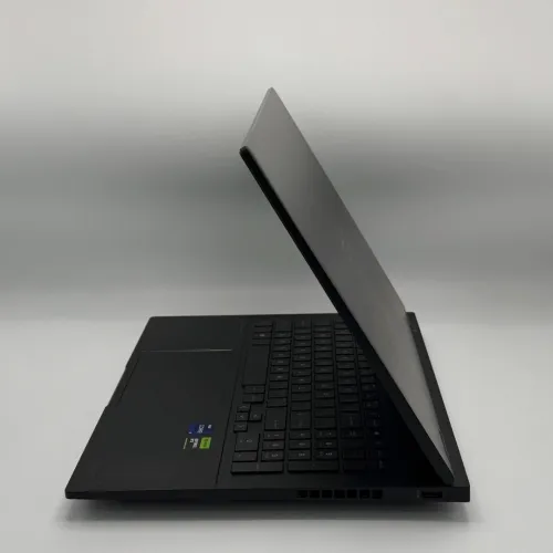 HP OMEN 16 / 13th I9-13900HX / 16Go DDR5 / 1To SSD / NVIDIA RTX 4060 8Go / 16 QHD 240Hz