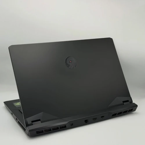 MSI Alpha 17 / Ryzen 9 7940HX / 16 Go DDR5 / RTX 4070 (140W) / QHD 240Hz