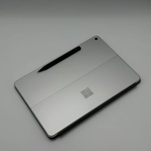 Microsoft Surface Pro 12 / Snapdragon X Plus / 16 Go DDR5X / 512 Go SSD / Tactile + Stylet