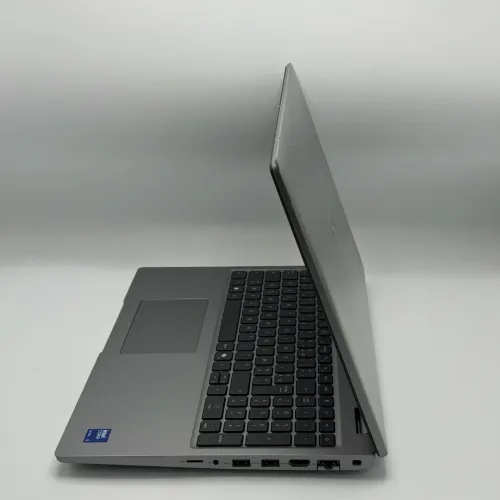 Dell Precision 3590 / Ultra 5 125U / 16 Go DDR5 / 512 Go SSD NVMe / 15.6 FHD