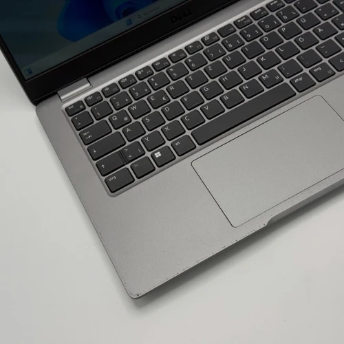 Dell Latitude 3340 / i5-1335U / 8 Go DDR5 / 256 Go SSD / 13.3 FHD