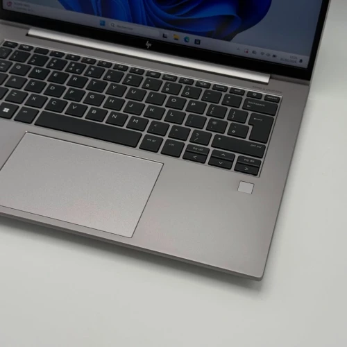 HP ZBook Firefly 14 G10 A / Ryzen 7 PRO 7840HS / 32 Go / 512 Go SSD / 14 FHD