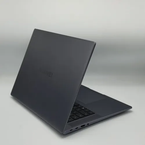 Huawei MateBook 16 / Ryzen 5 5600H / 16 Go DDR4 / 512 Go SSD / 16 2.5K
