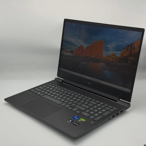 HP Victus 16 / i7 13620H / 16 Go DDR5 / 512 Go SSD / RTX 4060 8 Go / 16.1 QHD 240 Hz
