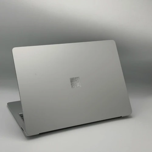 Microsoft Surface Laptop 7 / Snapdragon X Plus / 16 Go DDR5X / 256 Go SSD / 13.4 QHD 120Hz Tactile