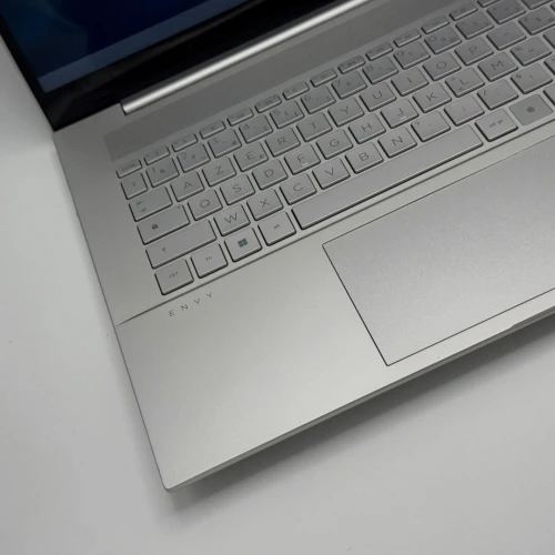 HP ENVY 17 / i7-1195G7 / 16 Go / 1 To SSD / MX450 / 17.3 FHD