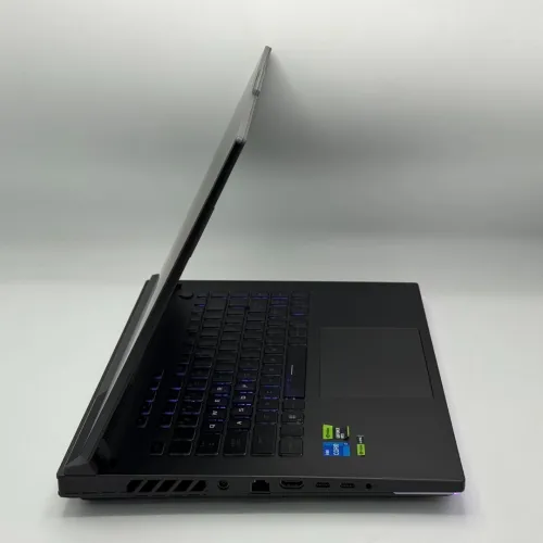 ASUS ROG Strix G16 (G614J) / i7-13650HX / 16 Go DDR5 / RTX 4060 / QHD+ 240Hz