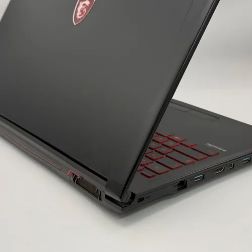 MSI GL62 / 7th I7-7700HQ / 16Go DDR4 / 512SSD + 1To HDD / NVIDIA GTX 1050Ti / 15.6 FHD