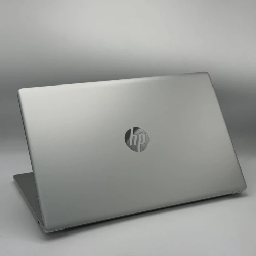 HP LAPTOP 17 / RYZEN 5 7520U / 16Go DDR5 / 512SSD / 17.3 FHD