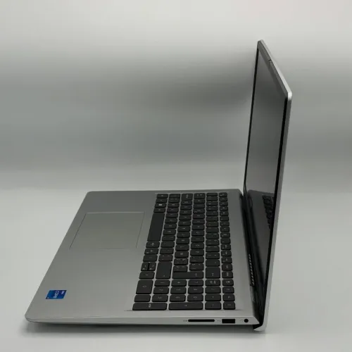 Dell Inspiron 3520 / i7-1255U / 16Go DDR4 / 512Go SSD / 15.6 FHD