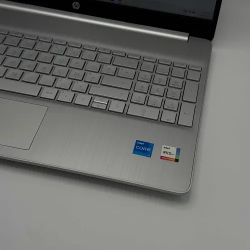 HP Laptop 15 / i5-1155G7 / 8 Go DDR4 / 512 Go SSD / 15.6 FHD