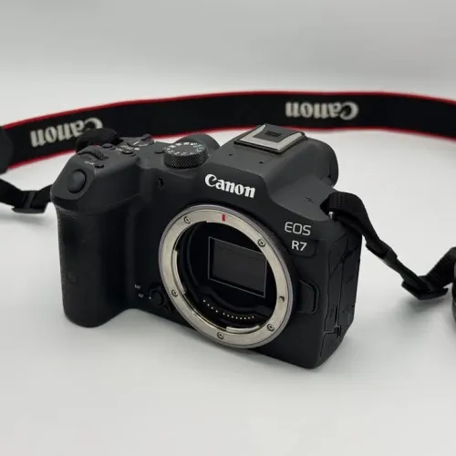 CAMERA CANON R7 + ADAPTER + OBJECTIF TAMRON 28-75mm + 128GO (2x64) SD LEXAR