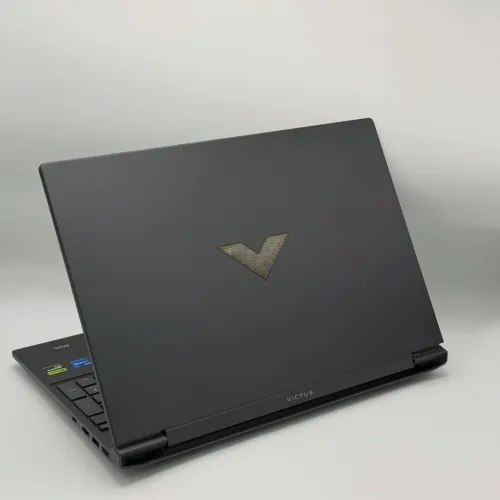 HP Victus 15 / i7-13620H / RTX 5060 / 144Hz