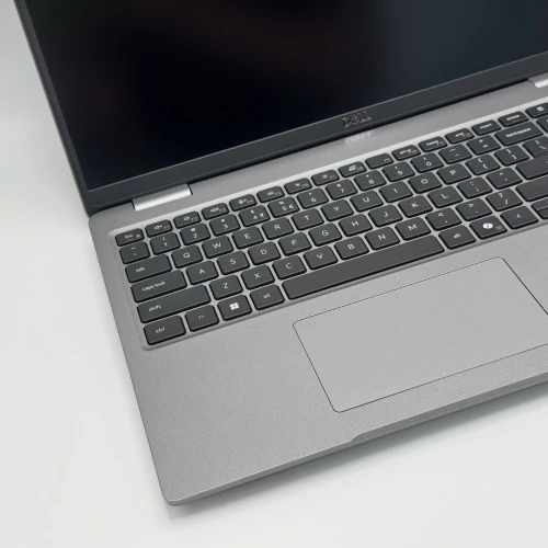 DELL PRECISION 3590 / ULTRA 7 165H / 16Go DDR5 / 1To / NVIDIA RTX 500 Ada / 15.6 FHD