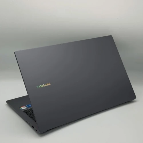 Samsung Galaxy Book4 (NP750XGK) / i5-1335U / 16 Go / 512 Go SSD / 15.6 FHD