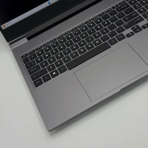 HP OMEN Gaming 16 / i7-14650HX / RTX 4060 / QHD+ 240Hz
