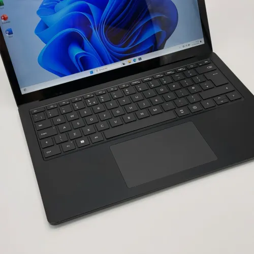 Microsoft Surface Laptop 5 / i7-1265U / 16 Go DDR5 / 256 Go SSD / 13.5 PixelSense Tactile