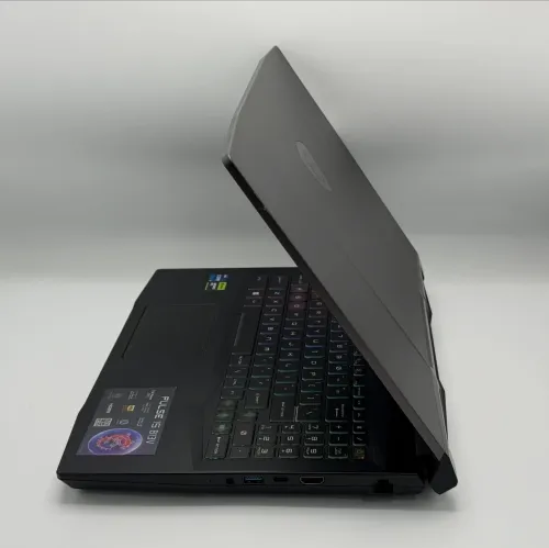 MSI Pulse 15 / i7-13700H / RTX 4070 / QHD 165Hz
