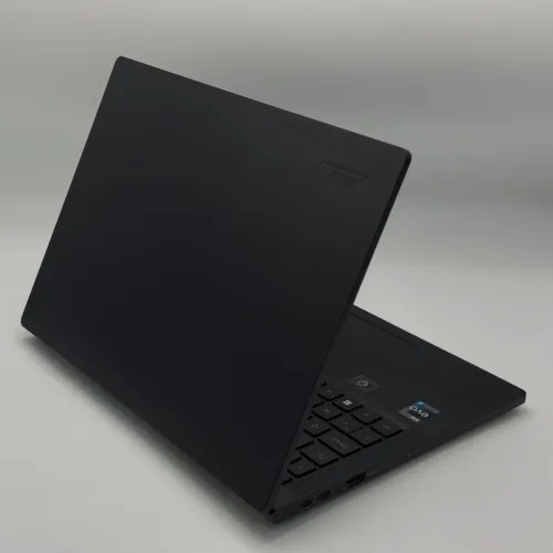 Acer TravelMate P6 / i7-1355U / 32 Go / 1 To SSD / OLED 90Hz