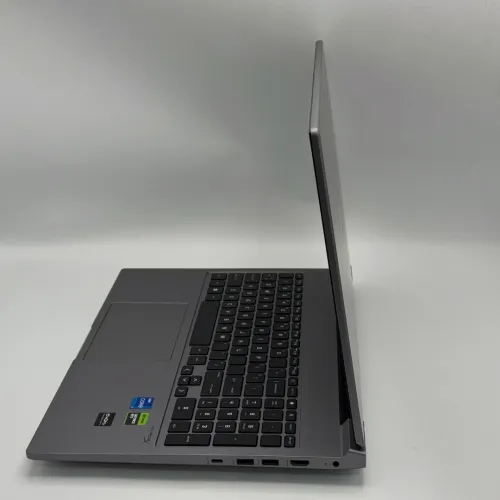 HP OMEN Gaming 16 / i7-14650HX / RTX 4060 / QHD+ 240Hz