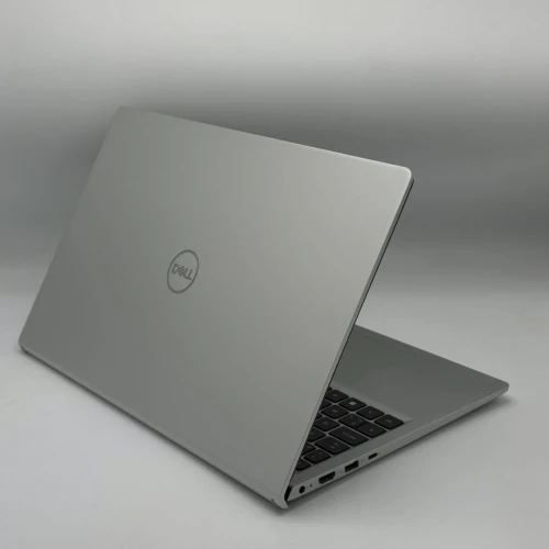 Dell Inspiron 3520 / i7-1255U / 16Go DDR4 / 512Go SSD / 15.6 FHD