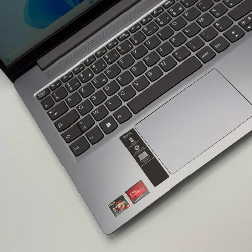 LENOVO IDEAPAD SLIM 3 / RYZEN 5 5625U / 16Go DDR4 / 512SSD / 15.6 FHD