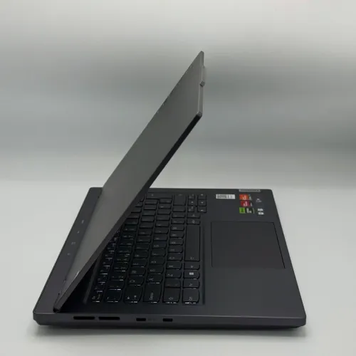 LENOVO LEGION SLIM 5 / Ryzen 7 7840HS / RTX 4060 8GB / 14 OLED 120Hz