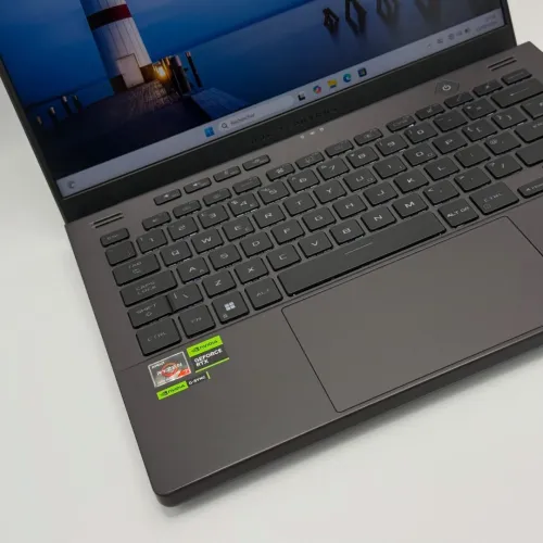 ASUS ROG ZEPHYRUS G14 / Ryzen 7 7735HS / RTX 4060 / QHD+ 165Hz