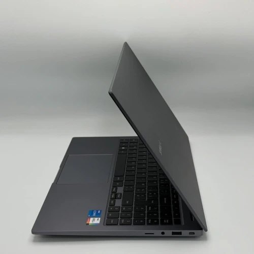 Samsung Galaxy Book4 (NP750XGK) / i5-1335U / 16 Go / 512 Go SSD / 15.6 FHD