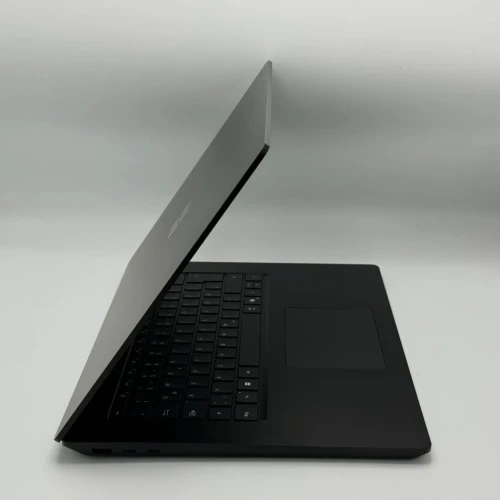 Microsoft Surface Laptop 7 / Ultra 7 165H / 16Go DDR5 / 512Go SSD NVMe / 13.8 QHD 120hz