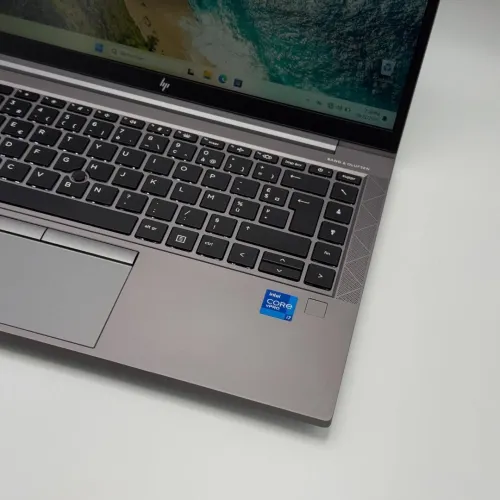 HP ZBOOK FIireFly G8 / 11th I7-1185G7 / 16Go DDR4 / 256Go SSD / 14 FHD