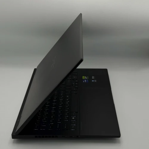 HP OMEN 16 / i9-13900HX / 16 Go DDR5 / RTX 4060 / QHD 240Hz