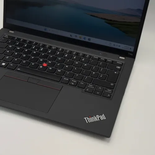 LENOVO THINKPAD T14s / AMD RYZEN 7 Pro 6850U / 32Go DDR5 / 512SSD / 14 FHD+