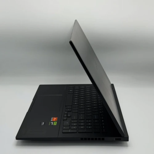 HP OMEN 16 / RYZEN 7 7840H / 16Go DDR5 / 512SSD / NVIDIA RTX 4060 8Go / 16 FHD 165Hz